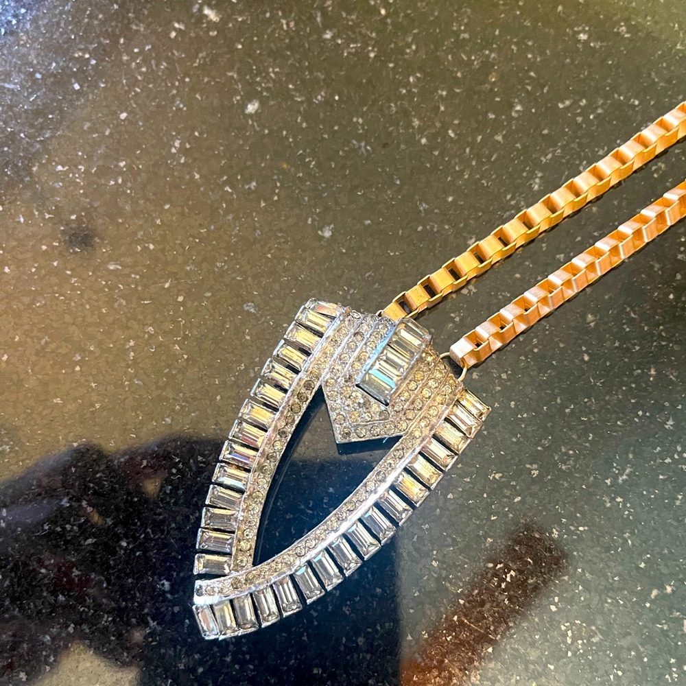 Beautiful vintage necklace.